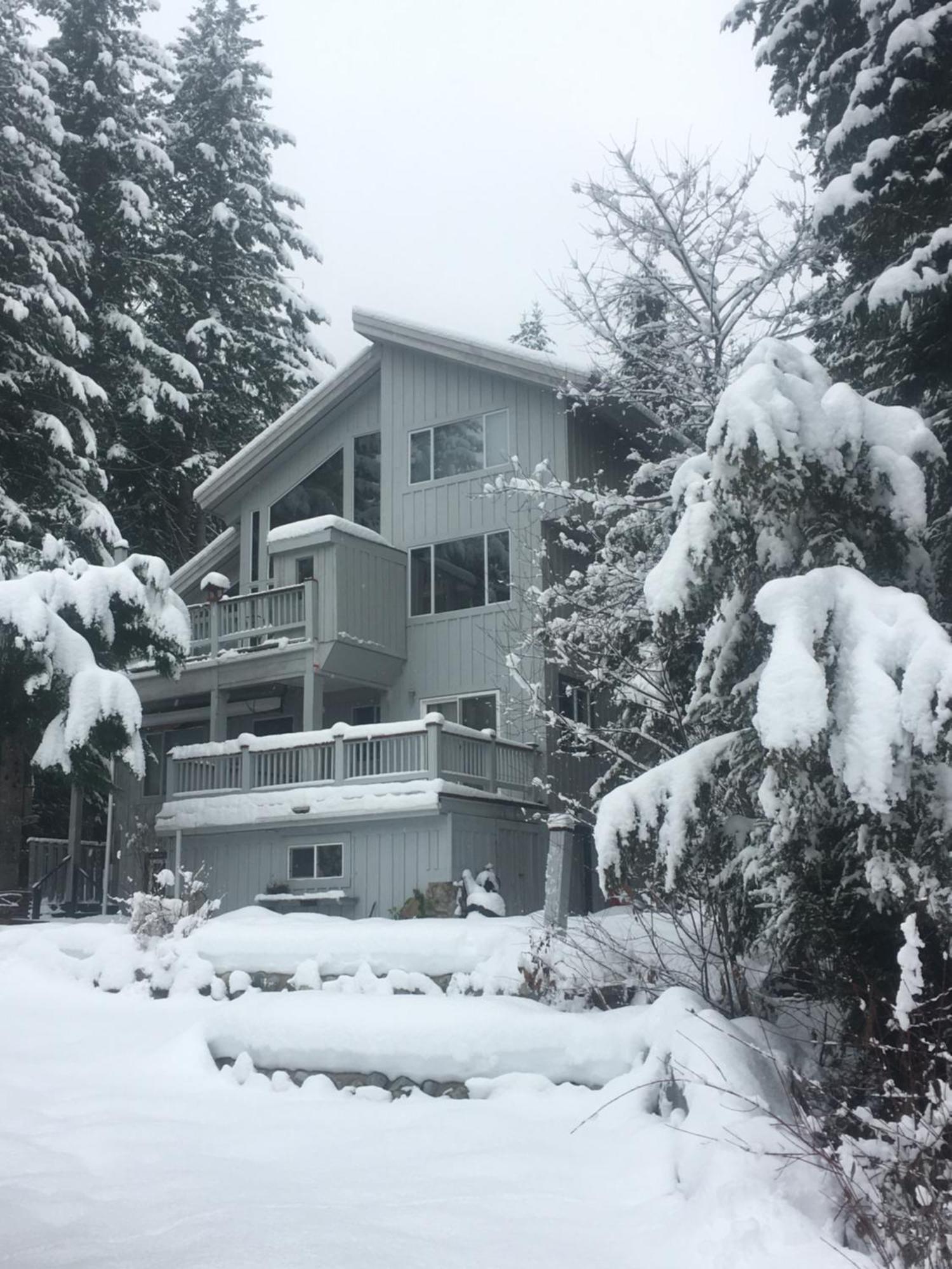 Belle Neige Suites: Whistler Exterior foto