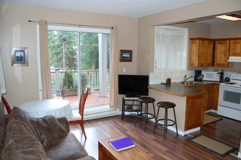 Belle Neige Suites: Whistler Exterior foto