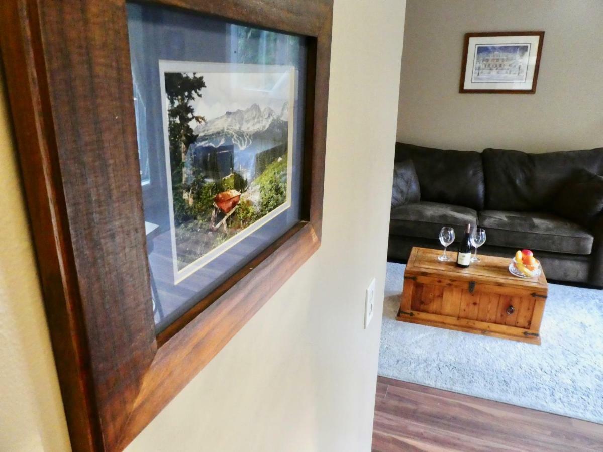 Belle Neige Suites: Whistler Exterior foto